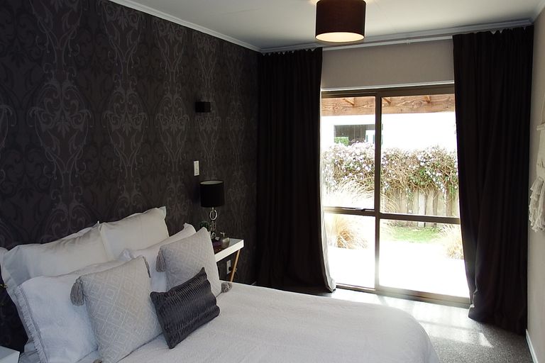 Photo of property in 35 John Street, Otatara, Invercargill, 9879