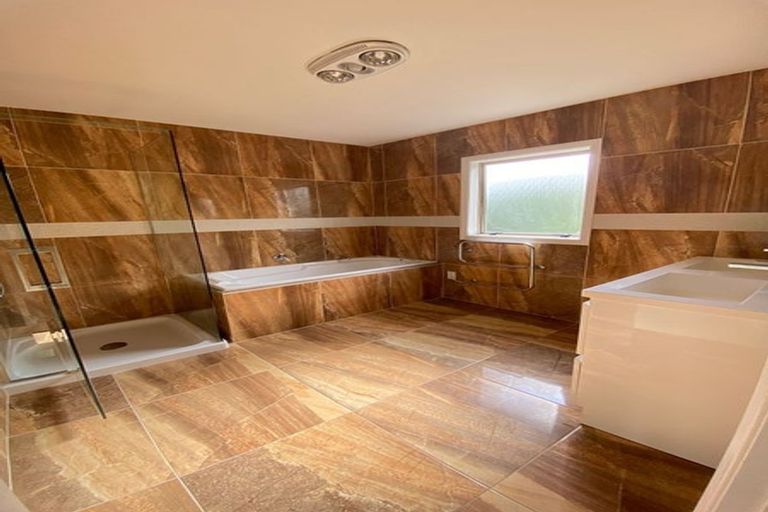 Photo of property in 12 Neaptide Close, Red Beach, 0932