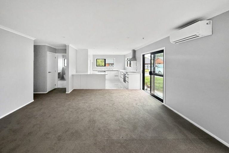 Photo of property in 13 Winnie Close, Acacia Bay, Taupo, 3330
