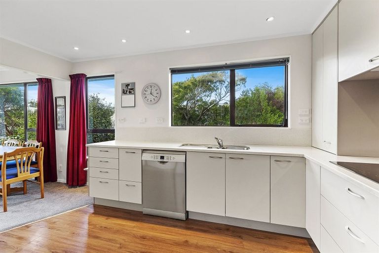 Photo of property in 9 Brasenose Place, Tawa, Wellington, 5028