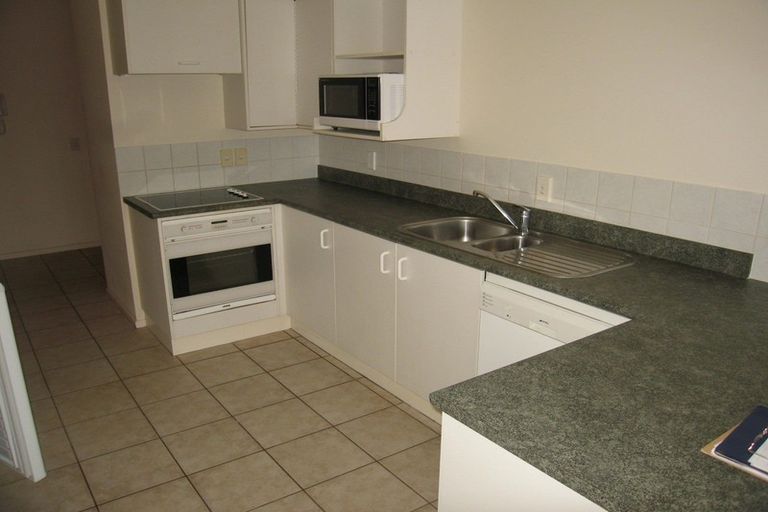 Photo of property in Maddison Apartments, 2/6f Queen Street, Palmerston North, 4410