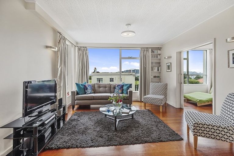 Photo of property in Greenmantle Flats, 88a Salamanca Road, Kelburn, Wellington, 6012