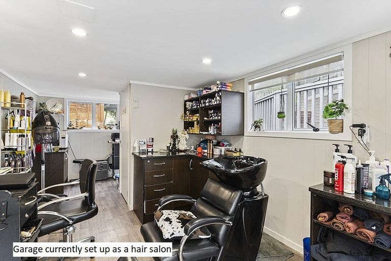 Photo of property in 53 Chatsworth Crescent, Pakuranga Heights, Auckland, 2010