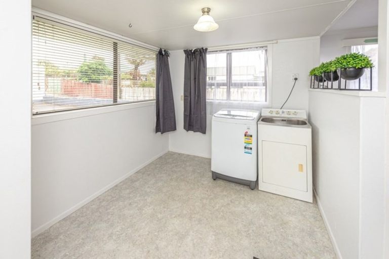 Photo of property in 9 Swiss Avenue, Gonville, Whanganui, 4501