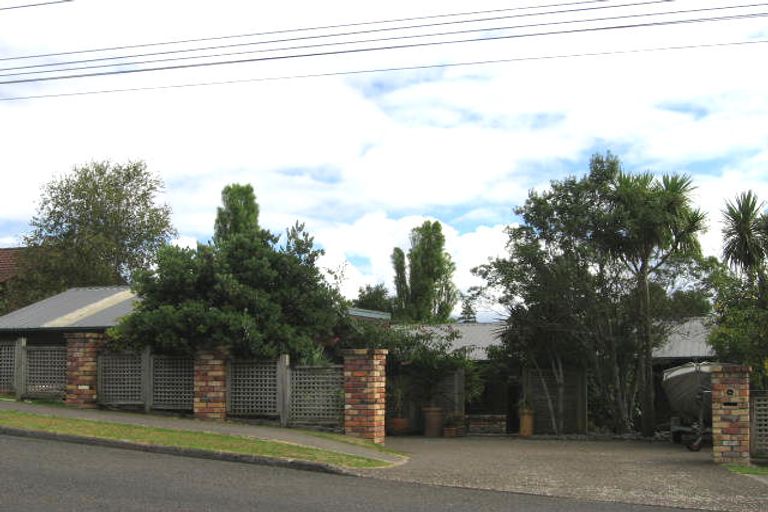 Photo of property in 7 Avonleigh Road, Green Bay, Auckland, 0604