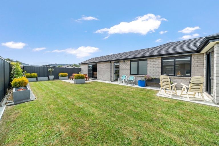 Photo of property in 3 Te Kaeaea Crescent, Wallaceville, Upper Hutt, 5018