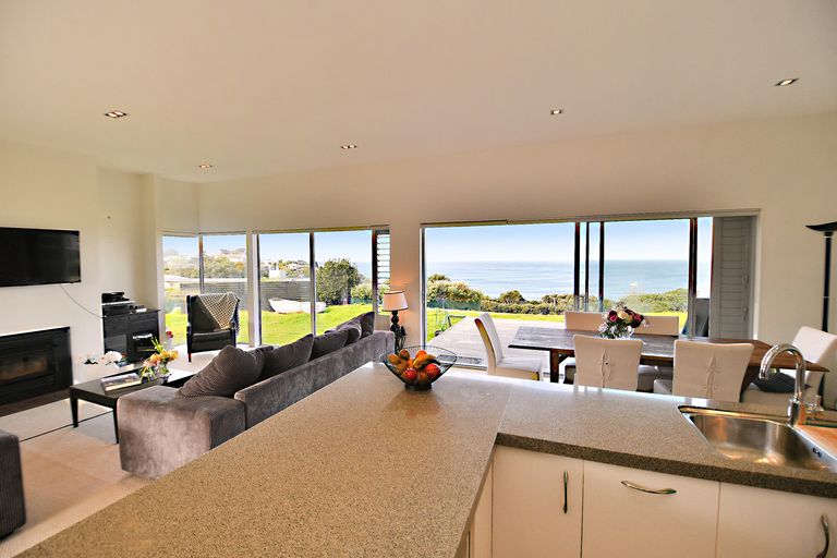 Photo of property in 22 Wonderview Road, Leigh, 0985