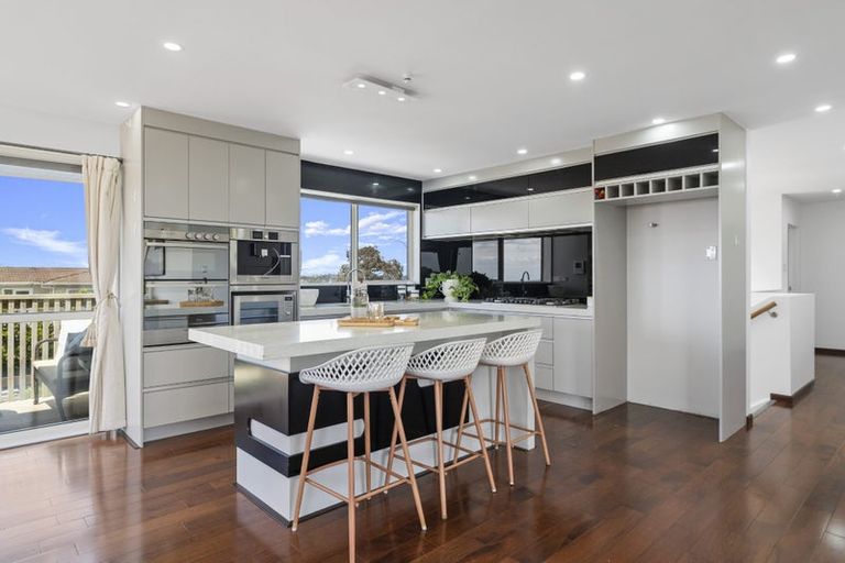 Photo of property in 627a Glenfield Road, Totara Vale, Auckland, 0629