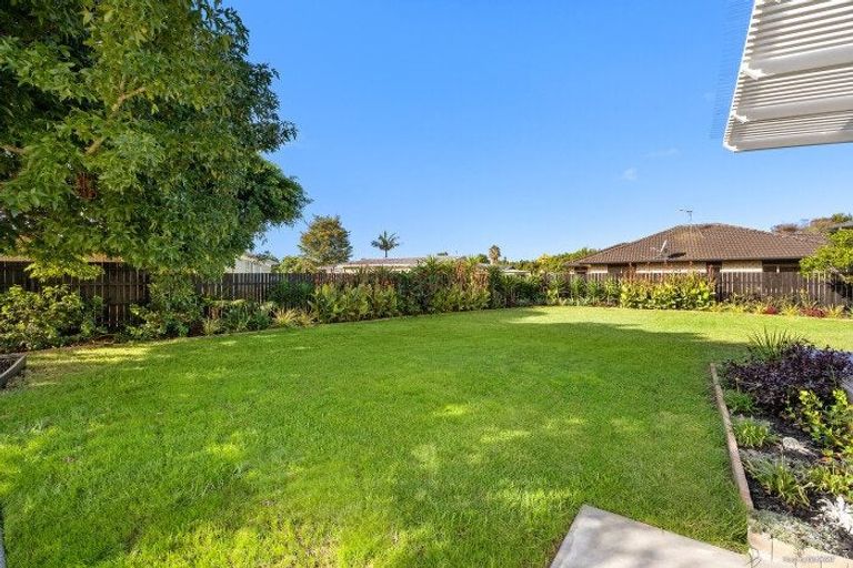 Photo of property in 56 Dale Crescent, Pakuranga, Auckland, 2010