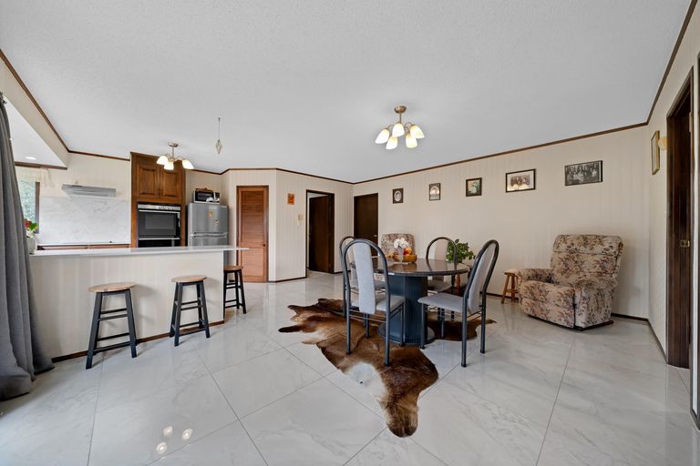 Photo of property in 11 Jessika Place, Conifer Grove, Takanini, 2112