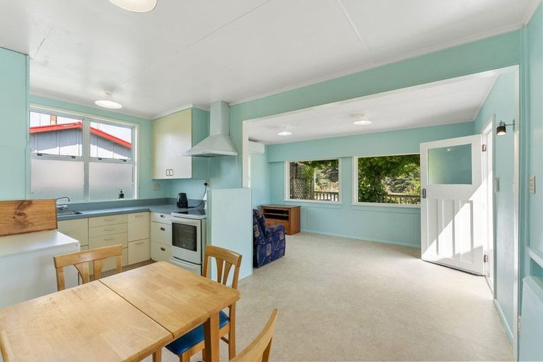Photo of property in 28 Drake Street, Waikawa Beach, Levin, 5573