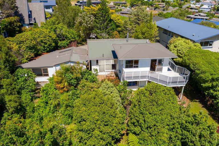 Photo of property in 32 Seaview Crescent, Picton, 7220