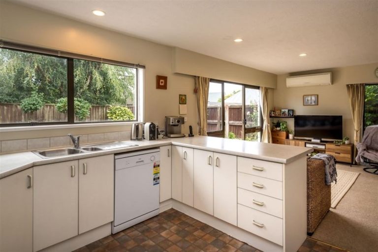 Photo of property in 11 Jamell Place, Avonhead, Christchurch, 8042