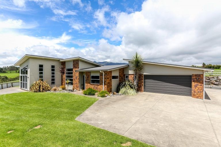 Photo of property in 1375 Carrington Road, Hurworth, New Plymouth, 4371