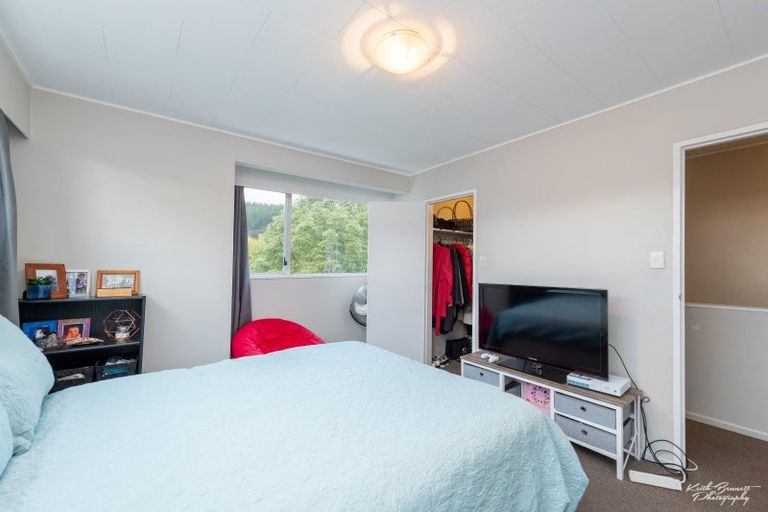 Photo of property in 8j Montgomery Crescent, Clouston Park, Upper Hutt, 5018