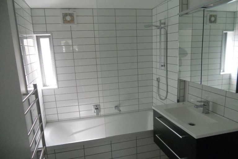 Photo of property in 2/7 Handyside Street, Tawa, Wellington, 5028