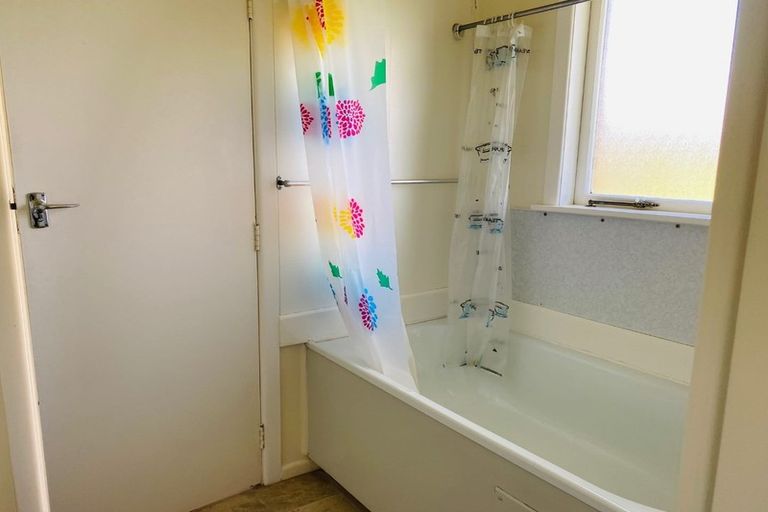 Photo of property in 9a Kirton Crescent, Manurewa, Auckland, 2102