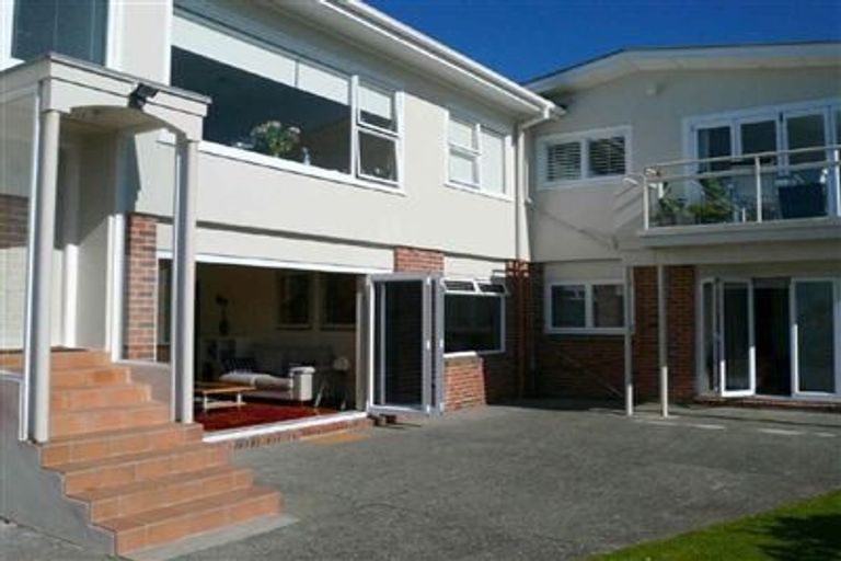 Photo of property in 3/241 Hurstmere Road, Takapuna, Auckland, 0622