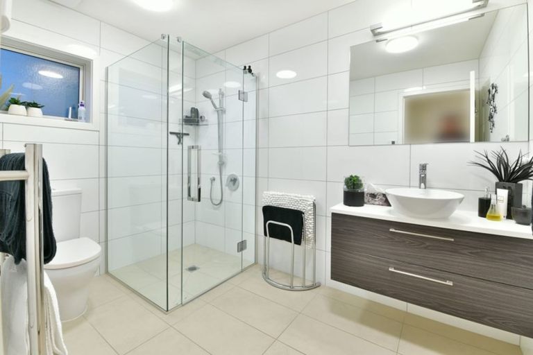 Photo of property in 2 Sunshine Terrace, Orewa, 0931