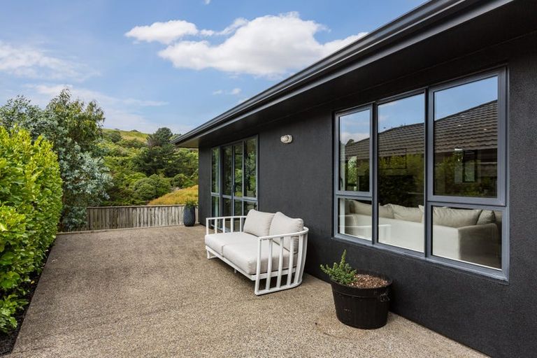 Photo of property in 8 Tararua Close, Aotea, Porirua, 5024