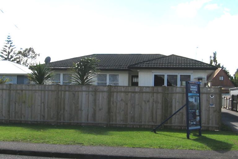 Photo of property in 2/5 Abbotleigh Avenue, Te Atatu Peninsula, Auckland, 0610