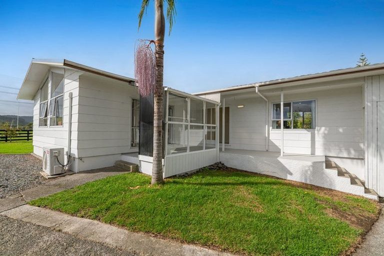 Photo of property in 129 Awaroa Road, Helensville, 0800