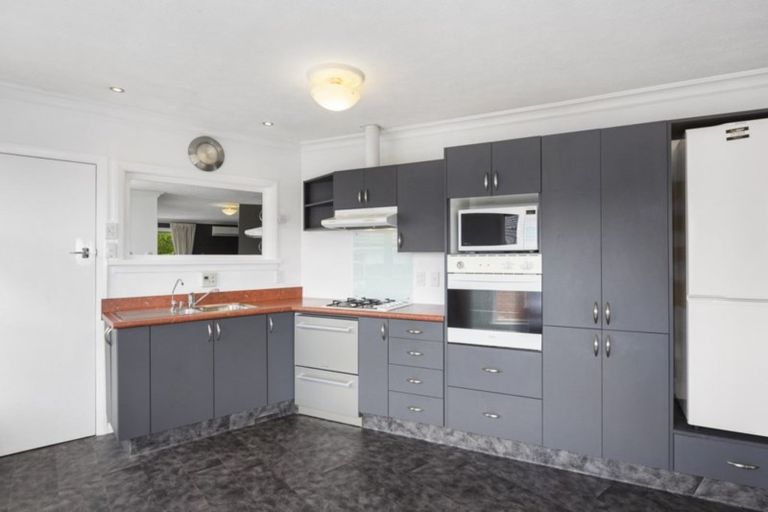 Photo of property in 83 Easther Crescent, Kew, Dunedin, 9012