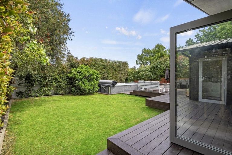 Photo of property in 37 Belle Vue Avenue, Northcote Point, Auckland, 0627