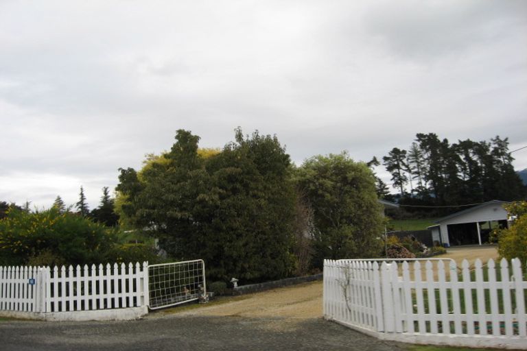 Photo of property in 90 Central Takaka Road, Takaka, 7183