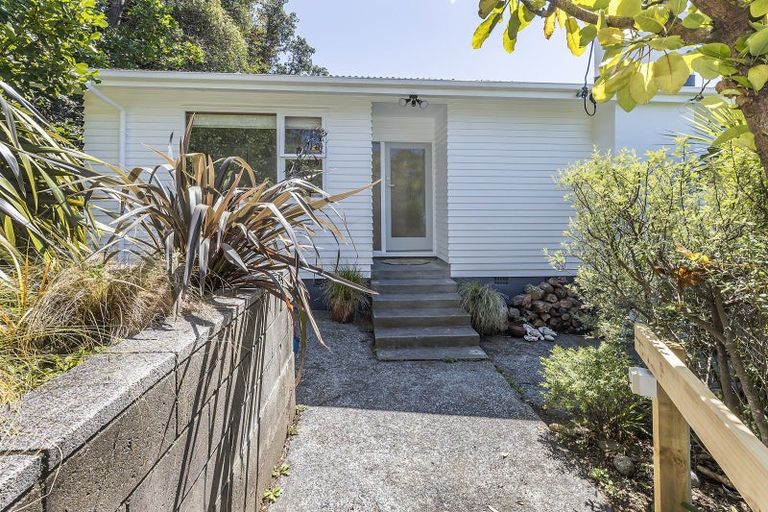 Photo of property in 156 Derwent Street, Island Bay, Wellington, 6023