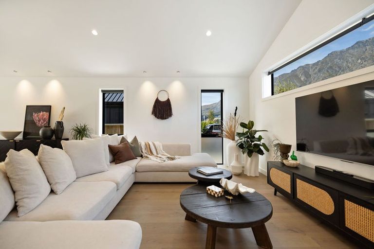 Photo of property in 20 Howden Drive, Jacks Point, 9371