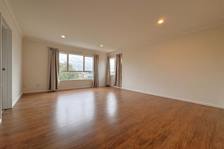 Photo of property in 50 Corricvale Way, Northcross, Auckland, 0630