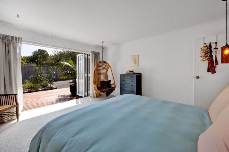 Photo of property in 8 Hussey Street, Oakura, 4314