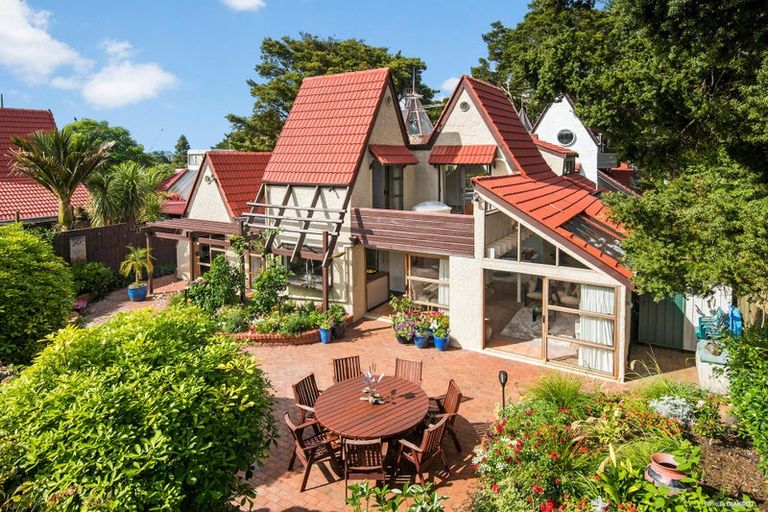 Photo of property in 1/7 Cobblestone Lane, Hillcrest, Auckland, 0627