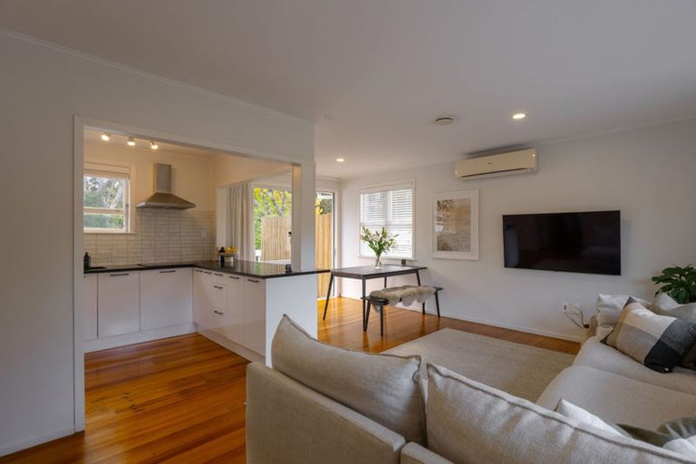 Photo of property in 11 Willowbrook Place, Titirangi, Auckland, 0604