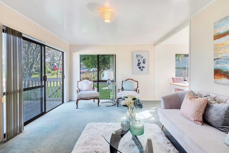 Photo of property in 15 Peterhouse Place, West Harbour, Auckland, 0618