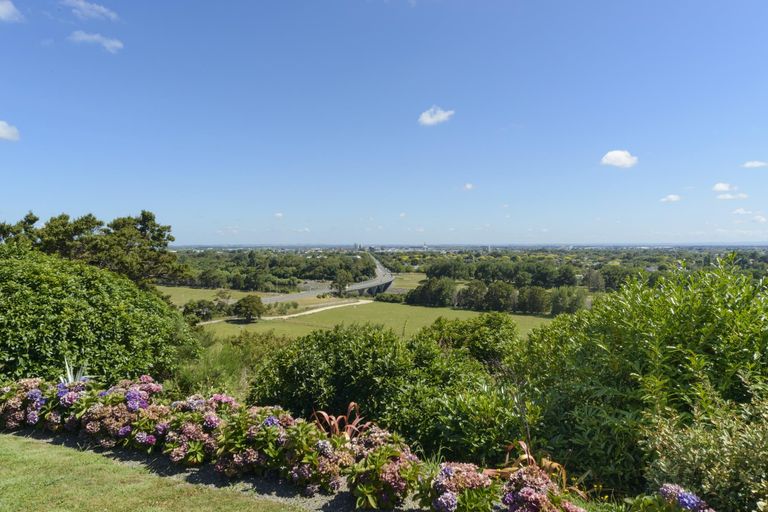 Photo of property in 27 The Strand, Fitzherbert, Palmerston North, 4410