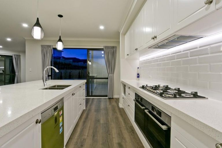 Photo of property in 32 Pioneer Rise, Silverdale, 0932