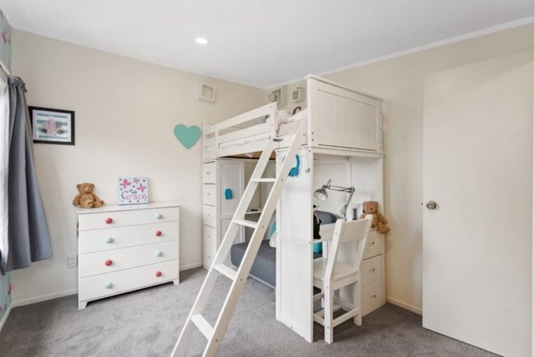 Photo of property in 37 Seaton Road, Murrays Bay, Auckland, 0630