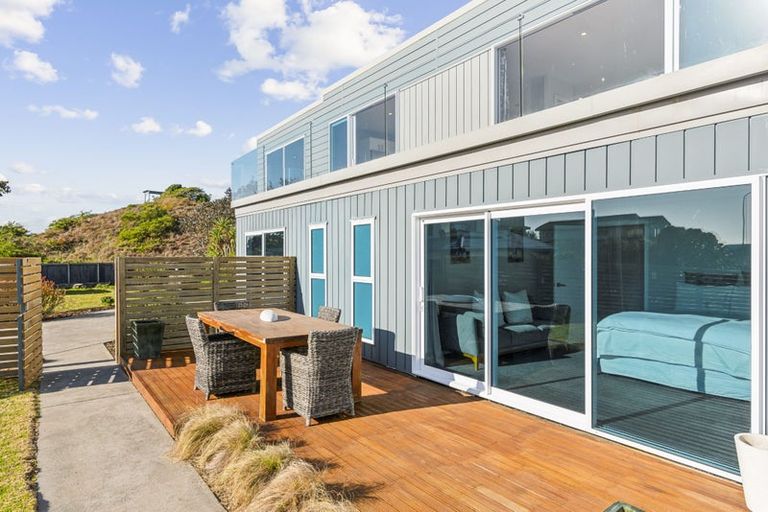 Photo of property in 156 Field Way, Waikanae Beach, Waikanae, 5036