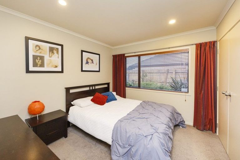 Photo of property in 5 Ron Place, Fitzherbert, Palmerston North, 4410