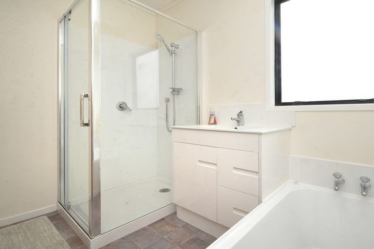 Photo of property in 4 Southview Place, Wattle Downs, Auckland, 2102