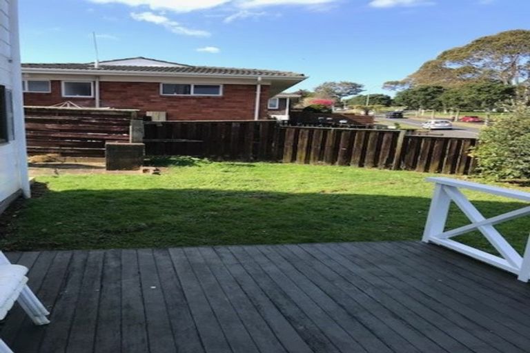 Photo of property in 1/22 Highland Park Drive, Highland Park, Auckland, 2010