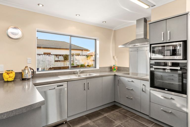 Photo of property in 12 Whitford Place, Rototuna North, Hamilton, 3210