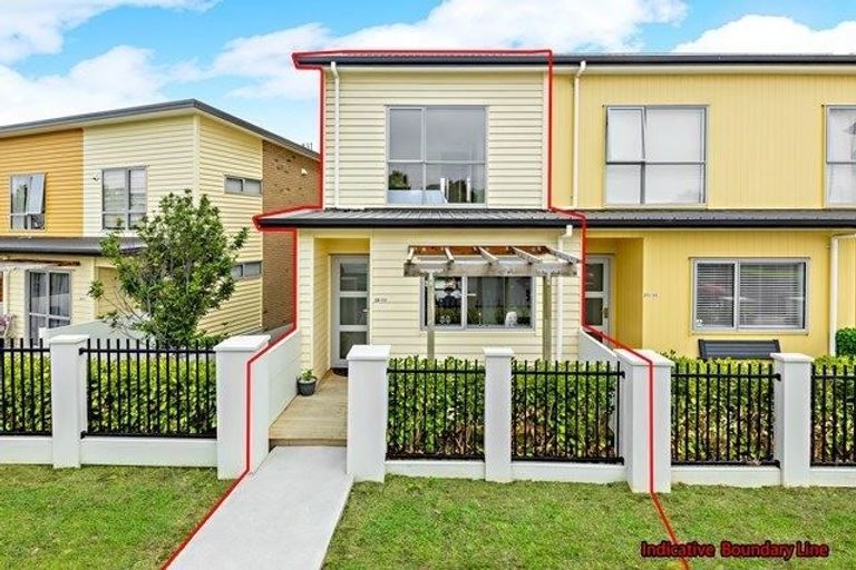 Photo of property in 28/11 Ray Small Drive, Papakura, 2110