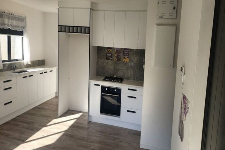 Photo of property in 2 Arnhem Place, Pukekohe, 2120