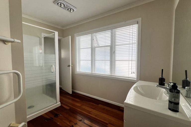 Photo of property in 607 Beach Road, Rothesay Bay, Auckland, 0630