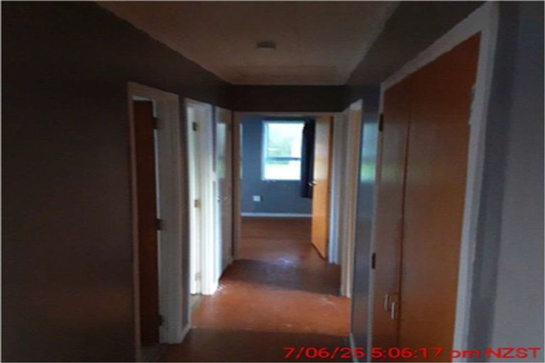 Photo of property in 1 Albany Road, One Tree Point, 0118