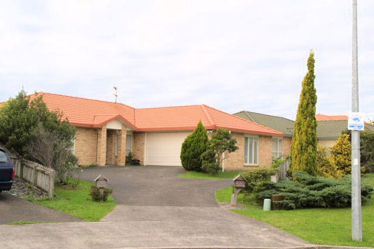 Photo of property in 2/10 Embleton Close, Northpark, Auckland, 2013