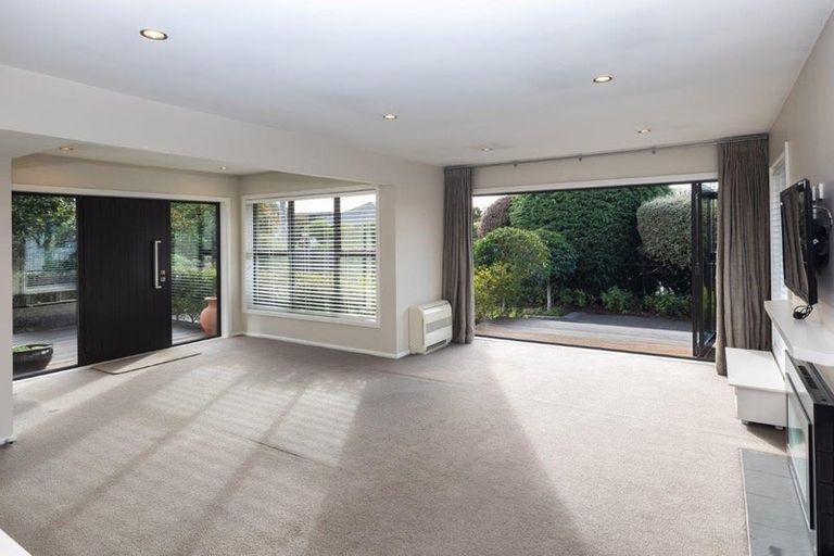 Photo of property in 31 Gleneagles Terrace, Ilam, Christchurch, 8053